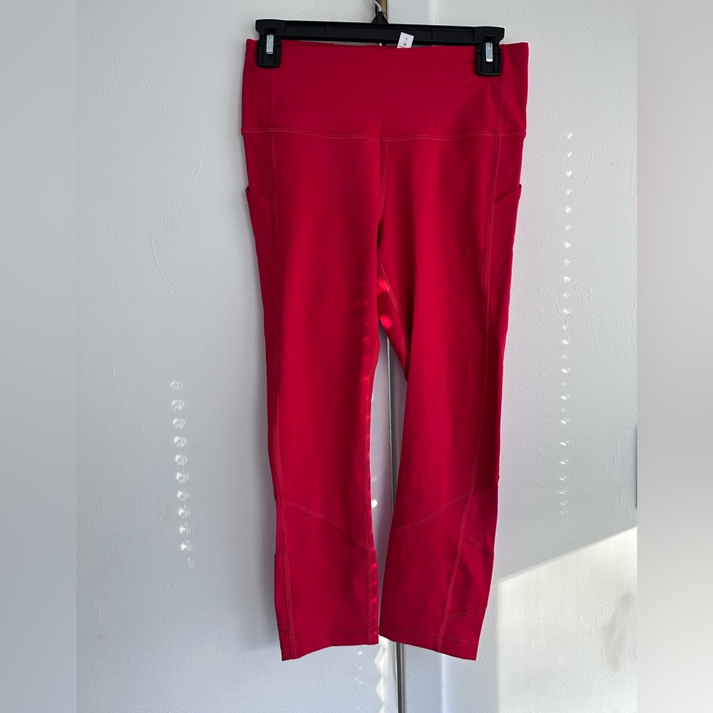 NEW never worn lululemon cropped leggings in red. Has side pockets!